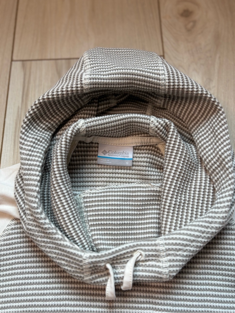 Columbia Women’s Waffle Knit Hoodie Small Oatmeal Cream Thermal Cowl Neck - Picture 6 of 10